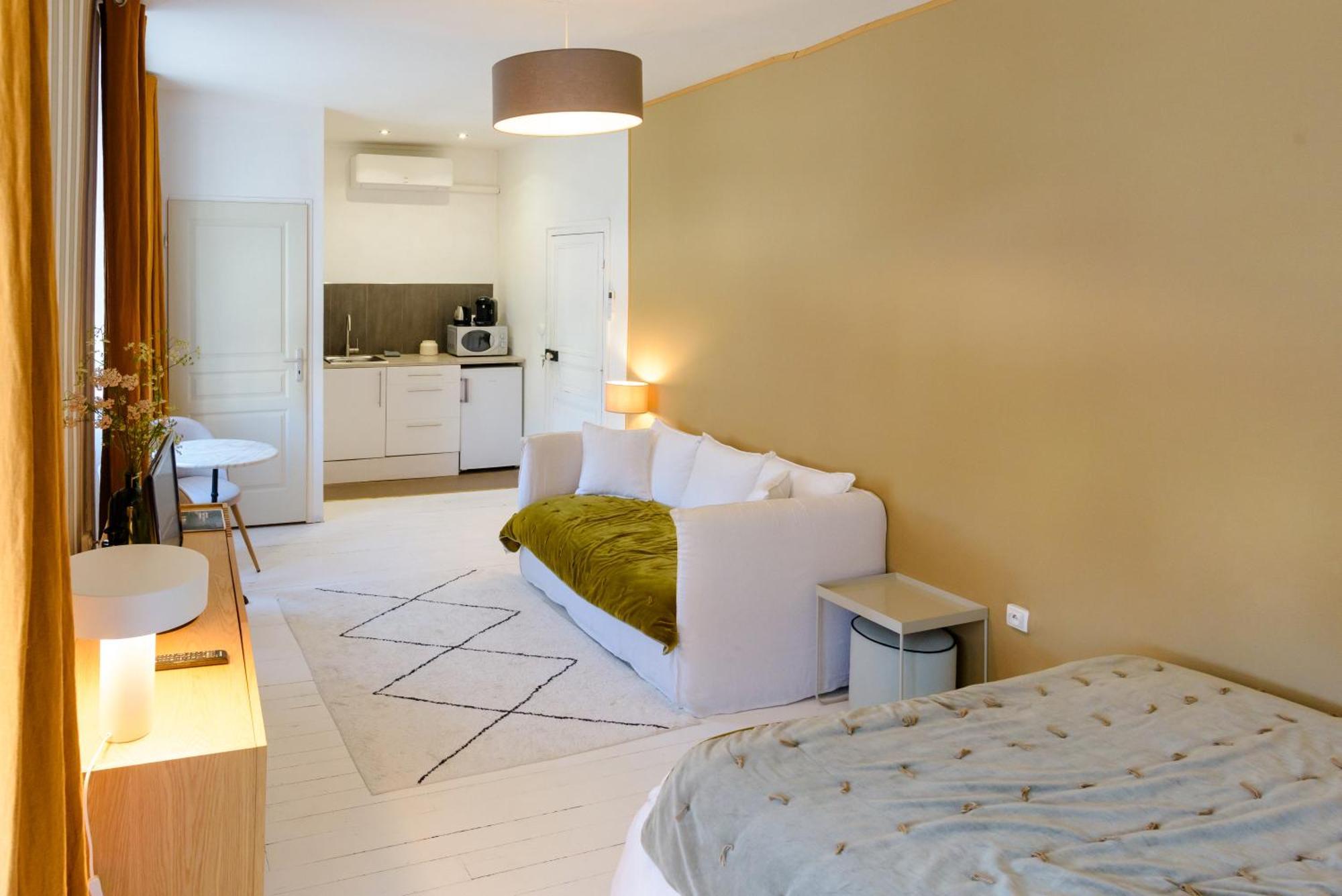 Aux Couleurs De Neuvy Hotel ภายนอก รูปภาพ